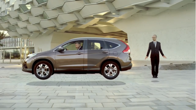 Ilusiones ópticas en un anuncio de Honda